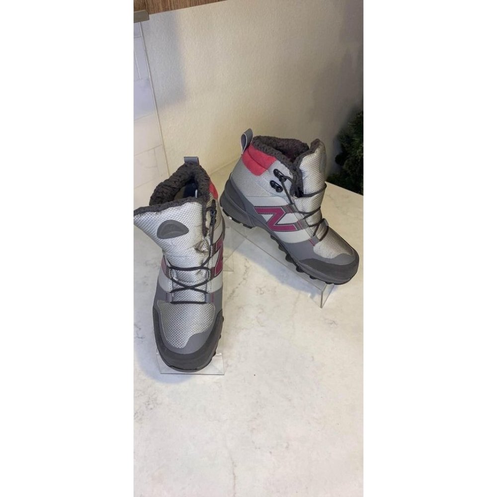 New Balance 1099 Primaloft Womens Size 10 Insulated Winter Hiking Boots